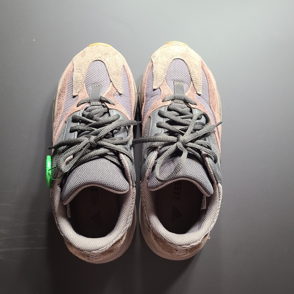 Yeezy 700 Mauve